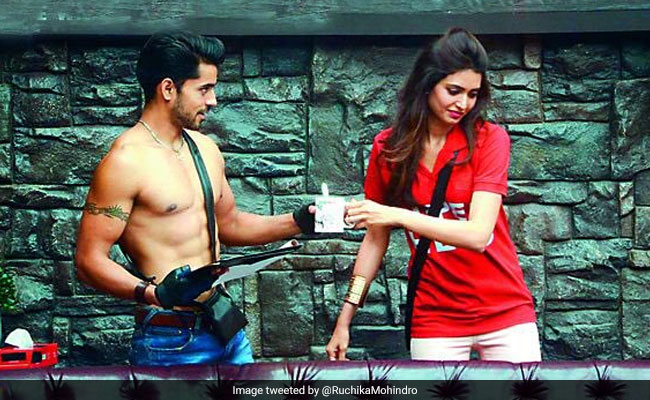 Bigg Boss 8: करिश्मा तन्ना ने मिर्ची डालकर गौतम गुलाटी को बनाया था हीरो, जानें कौन बना था Winner