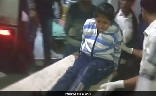 गुजरात के पोरबंदर में एक धार्मिक शिविर में आग लगी, 3 लड़कियों की मौत, कई लोग घायल गुजरात के पोरबंदर में एक धार्मिक शिविर में आग लगी, 3 लड़कियों की मौत, कई लोग घायल