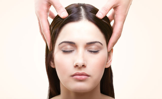 Need A Head Massage? Try This DIY Champi Technique At Home