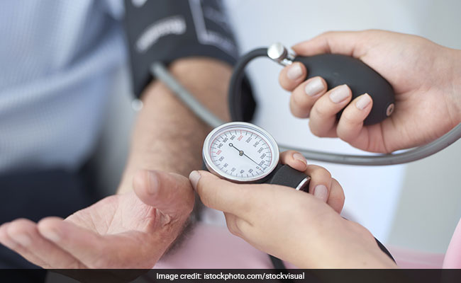 High Blood Pressure (Hypertension): थकान नहीं, हाई ब्‍लड प्रेशर की निशानी हो सकते हैं ये लक्षण... यहां हैं बचाव के उपाय