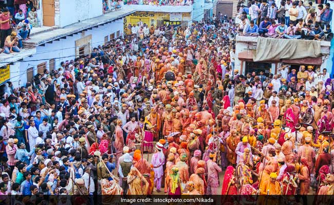 सबरीमाला मंदिर में उमड़ी भीड़, 'दर्शन' के लिए करना पड़ रहा है 8 घंटों का इंतजार