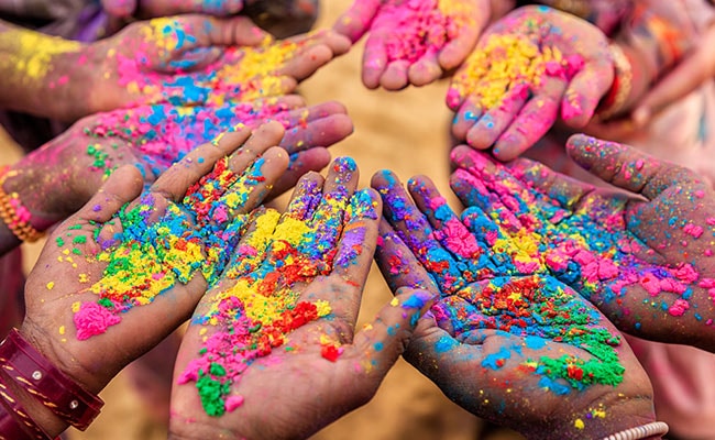 best things to do in holi in near mumbai