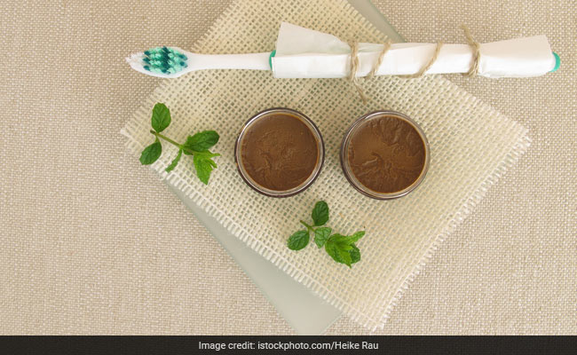 World Oral Health Day 2018: Your Toothpaste Can Damage Your Teeth! Make Your Own All Natural Home Made Toothpaste