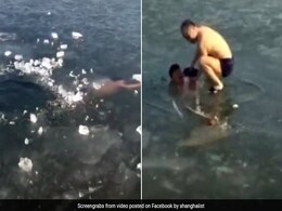 VIDEO: लड़के को नदी में उतरना पड़ा महंगा, फंस गया बर्फ के नीचे VIDEO: लड़के को नदी में उतरना पड़ा महंगा, फंस गया बर्फ के नीचे