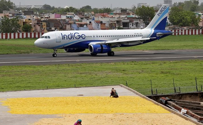 इंजन में खराबी, अहमदाबाद लौटा इंडिगो का विमान
