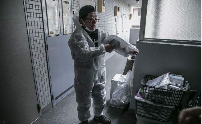 So Many Japanese People Die Alone, There's An Industry Devoted To Cleaning Up After Them