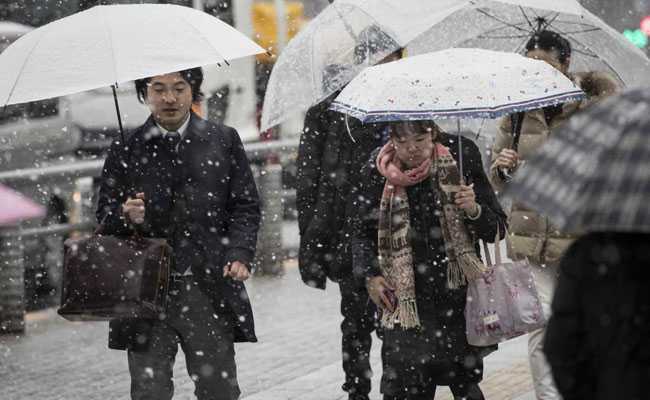 Tokyo gets heavy snow advisory as weather agency warns of disruptions