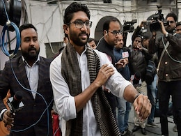 विधायक जिग्नेश मेवाणी ने 'प्रगतिशीलों' पर साधा निशाना, कहा- लगता है मंगल ग्रह पर शिफ्ट हो गए हैं विधायक जिग्नेश मेवाणी ने 'प्रगतिशीलों' पर साधा निशाना, कहा- लगता है मंगल ग्रह पर शिफ्ट हो गए हैं