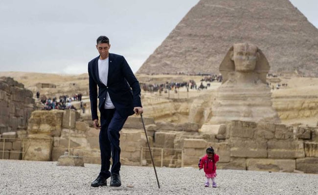 In Pics: When The World's Tallest Man Met The World's Shortest Woman