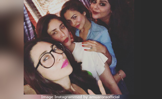 Kareena And Karisma Kapoor's Guide To The Perfect Party Selfie