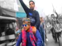 कासगंज हिंसा से जुड़ा अहम VIDEO मिला, युवाओं के हाथ में दिख रही गन और तलवारें कासगंज हिंसा से जुड़ा अहम VIDEO मिला, युवाओं के हाथ में दिख रही गन और तलवारें