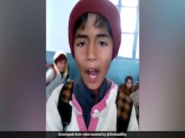 बच्चे ने गाना गाकर मांगी टीचर से छुट्टी, वीडियो देख आप भी हंस-हंसकर लोट-पोट हो जाएंगे बच्चे ने गाना गाकर मांगी टीचर से छुट्टी, वीडियो देख आप भी हंस-हंसकर लोट-पोट हो जाएंगे
