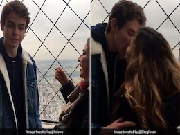 एक छोटी सी लव स्टोरी! इस लड़की ने अजनबी लड़के को मां के सामने किया KISS, फिर... एक छोटी सी लव स्टोरी! इस लड़की ने अजनबी लड़के को मां के सामने किया KISS, फिर...