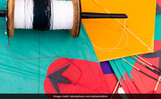 दिल्ली : पतंग उड़ाते समय हाई टेंशन लाइन से करंट लगने पर दो लोग झुलसे