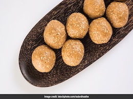 मकर संक्रान्ति ही नहीं पूरी सर्दियां खाएं तिल के लड्डू, मिलेंगे ये फायदे मकर संक्रान्ति ही नहीं पूरी सर्दियां खाएं तिल के लड्डू, मिलेंगे ये फायदे