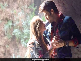 सलमान को छोड़ इस एक्टर के साथ इश्क फरमाती दिखीं यूलिया, क्या ये भी हो गई 'हरजाई' सलमान को छोड़ इस एक्टर के साथ इश्क फरमाती दिखीं यूलिया, क्या ये भी हो गई 'हरजाई'