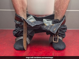 बाथरूम में बैठे पति ने नहीं सुनी गुस्सैल पत्नी की बात तो अंदर घुसकर कर दिया शूट बाथरूम में बैठे पति ने नहीं सुनी गुस्सैल पत्नी की बात तो अंदर घुसकर कर दिया शूट