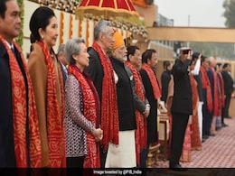 दिल्ली : गणतंत्र दिवस समारोह का मंच ऐसे बना, फूल हॉलैंड के और छत खिसकने वाली दिल्ली : गणतंत्र दिवस समारोह का मंच ऐसे बना, फूल हॉलैंड के और छत खिसकने वाली