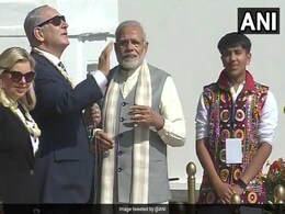 पीएम मोदी के साथ PM नेतन्याहू ने किया रोड शो, चलाया चरखा और उड़ाई पतंग, देखें 7 खास फोटो पीएम मोदी के साथ PM नेतन्याहू ने किया रोड शो, चलाया चरखा और उड़ाई पतंग, देखें 7 खास फोटो