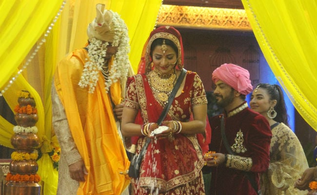 650px x 400px - Monalisa And Vikrant Singh Rajpoot, Who Married On Bigg Boss 10, Are  Celebrating First Anniversary In Dubai