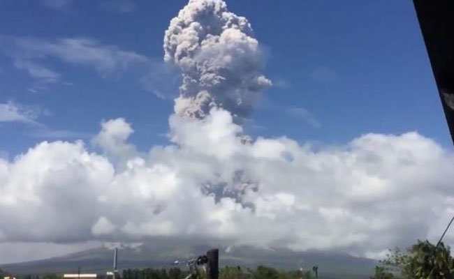 Major Volcano On Verge Of Huge Eruption, 8-Km Danger Zone