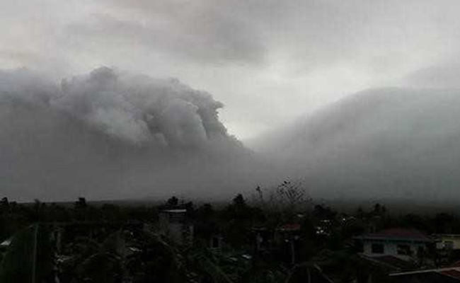 Philippines Says Hazardous Volcano Eruption Possible 'Within Weeks Or Days'