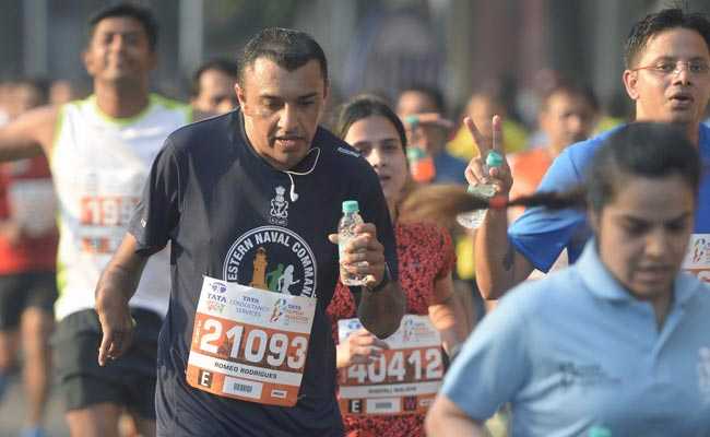 To Promote "Roti Bank" Initiative, Dabbawalas Run In Mumbai Marathon