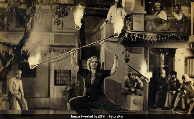 Google Doodle Celebrates Fearless Nadia's 110 Birth Anniversary: घुड़सवारी से लेकर निशानेबाजी तक में माहिर मैरी ऐसे बनी 'हंटरवाली'