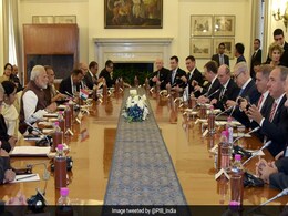 '<i>IIchak Dana Beechak Dana</i>'- A Hit At PM's Lunch For "Friend" Netanyahu '<i>IIchak Dana Beechak Dana</i>'- A Hit At PM's Lunch For "Friend" Netanyahu