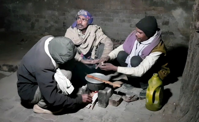 Homeless In UP Denied Night Shelters Without Aadhaar, "What Do We Do?" They Ask