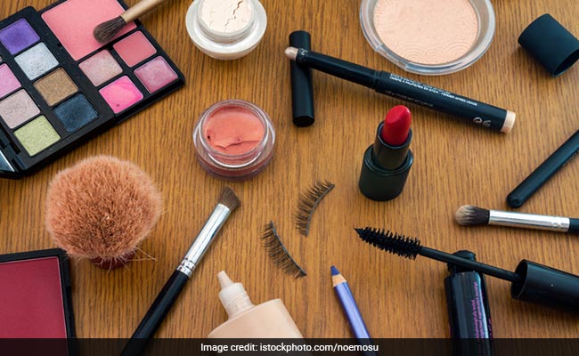 6 Things That Happen When You Stop Wearing Makeup