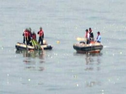 मुंबई : दुर्घटनाग्रस्त पवन हंस हेलीकॉप्टर के वॉयस डेटा रिकॉर्डर का पता चला मुंबई : दुर्घटनाग्रस्त पवन हंस हेलीकॉप्टर के वॉयस डेटा रिकॉर्डर का पता चला