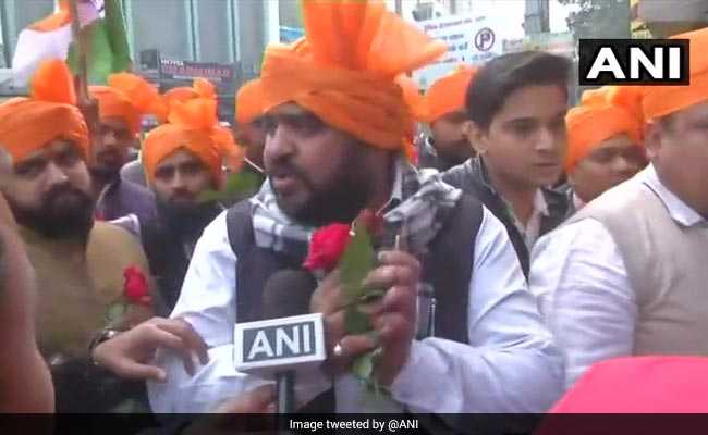 After Violent Protests Against Padmaavat, Karni Sena Says It With Roses