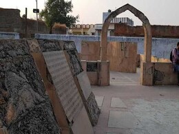 मलिक मोहम्मद जायसी का जायस मांग रहा है 'पद्मावत' फिल्म की रॉयल्टी मलिक मोहम्मद जायसी का जायस मांग रहा है 'पद्मावत' फिल्म की रॉयल्टी