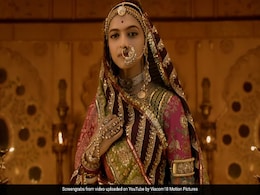 Padmaavat नाम से 3 भाषाओं में रिलीज होगी दीपिका पादुकोण की फिल्म, गुजरात में लगा बैन Padmaavat नाम से 3 भाषाओं में रिलीज होगी दीपिका पादुकोण की फिल्म, गुजरात में लगा बैन