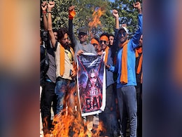 करणी सेना ने यूं किया 'पद्मावत' का सबसे बड़ा फायदा, जानें फिल्म से जुड़ा यह सच करणी सेना ने यूं किया 'पद्मावत' का सबसे बड़ा फायदा, जानें फिल्म से जुड़ा यह सच