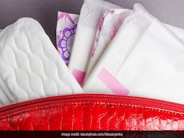 इस गांव में 50 हज़ार महिलाओं को बांटे गए सैनिटरी नैपकिन, पीरियड्स को बताया गंभीर समस्या इस गांव में 50 हज़ार महिलाओं को बांटे गए सैनिटरी नैपकिन, पीरियड्स को बताया गंभीर समस्या
