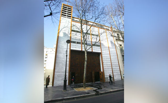 Paris Church Goes Cashless, To Accept Donations Via Cards