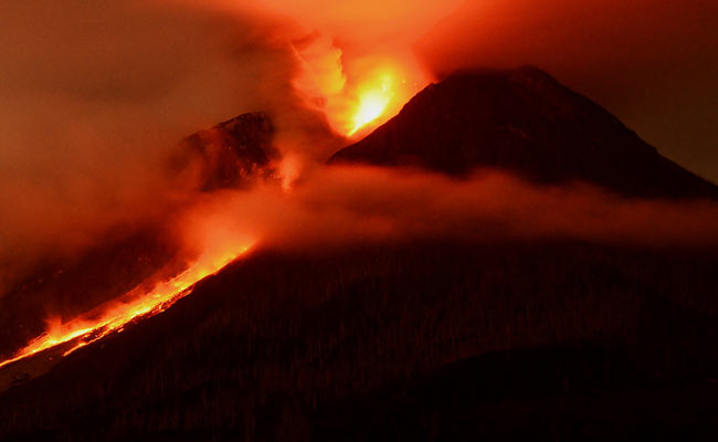 12,000 Flee As Philippines Warns Of Volcano Eruption