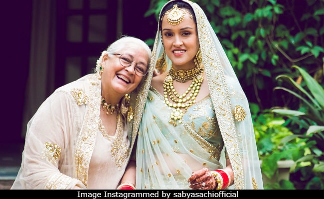 Anushka Sharma Looks Like A Green 'Phuljhadi' In A See Through Sabyasachi  Saree & It'll Make A Perfect Outfit For Your BFF's Wedding!