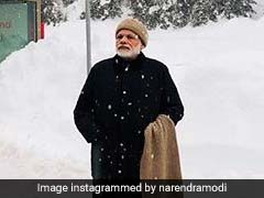 दावोस में बैठकों के बीच प्रधानमंत्री नरेंद्र मोदी ने लिया बर्फबारी का आनंद