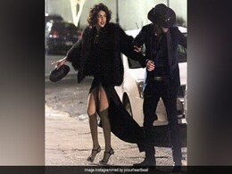 Viral Pics: प्रियंका चोपड़ा ने न्यूयॉर्क में Quantico के सेट पर को-एक्टर को किया जोरदार Kiss Viral Pics: प्रियंका चोपड़ा ने न्यूयॉर्क में Quantico के सेट पर को-एक्टर को किया जोरदार Kiss