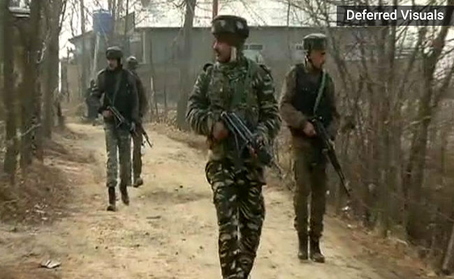कश्मीर में सुरक्षा बलों ने तीन शीर्ष आतंकवादियों को मार गिराया