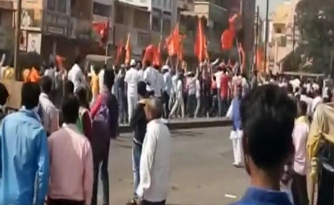 नए साल पर पुणे में भड़की हिंसा की लपटें मुंबई पहुंचीं, दलित संगठनों का आज महाराष्ट्र बंद का ऐलान