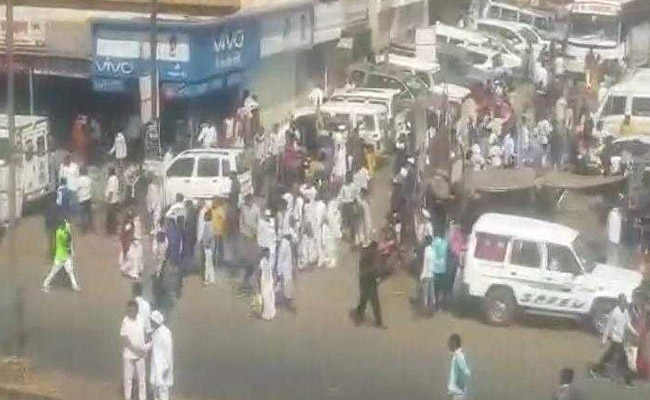 पुणे हिंसा: दलित प्रदर्शनकारियों ने मुंबई में ईस्टर्न एक्सप्रेस हाईवे पर ट्रैफिक रोका