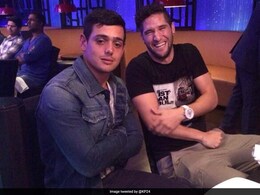 England Woman Wicket-Keeper Sarah Taylor Compares Herself With de Kock, Posts Hilarious Picture On Twitter England Woman Wicket-Keeper Sarah Taylor Compares Herself With de Kock, Posts Hilarious Picture On Twitter