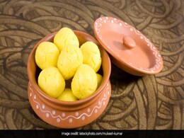 Raksha Bandhan 2019 Special: Mango Rasgulla Recipe To Sweeten Your Festivities (Watch Video) Raksha Bandhan 2019 Special: Mango Rasgulla Recipe To Sweeten Your Festivities (Watch Video)