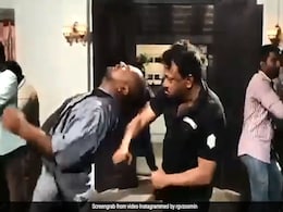 Porn Star पर बनाई फिल्म का विरोध करने पहुंचे लोगों की राम गोपाल वर्मा ने तोड़ी हड्डियां! Video हुआ Viral Porn Star पर बनाई फिल्म का विरोध करने पहुंचे लोगों की राम गोपाल वर्मा ने तोड़ी हड्डियां! Video हुआ Viral