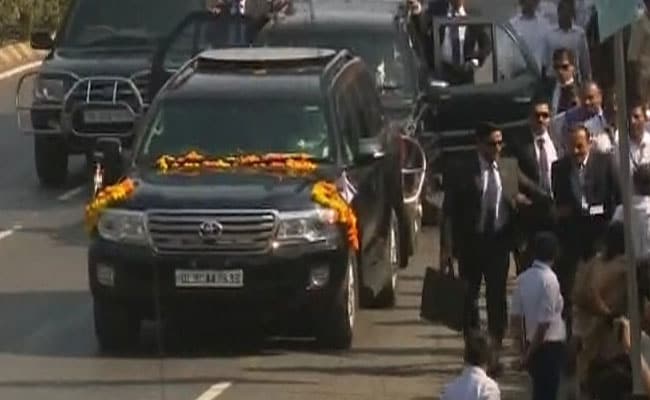 VIDEO : फिर दिखी दोस्ती, PM मोदी ने UAE के राष्ट्रपति के साथ अहमदाबाद में किया मेगा रोड शो