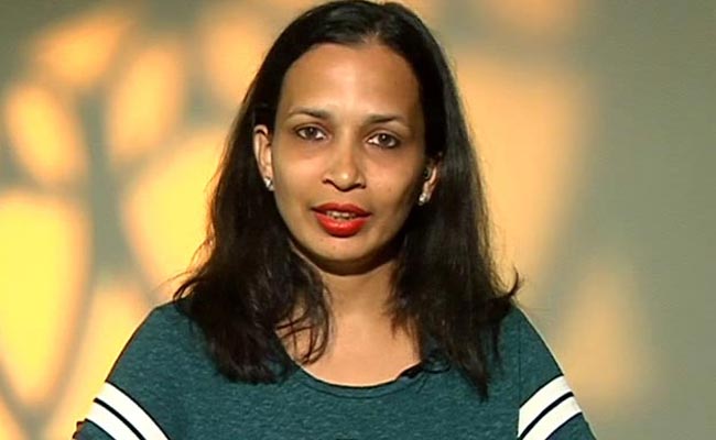 सेलेब्रिटी न्यूट्रिशनिस्ट Rujuta Diwekar से सीखें तीन ऐसे स्ट्रेचिंग एक्सरसाइज जो देंगे पीठ और कमर दर्द से छुटकारा
